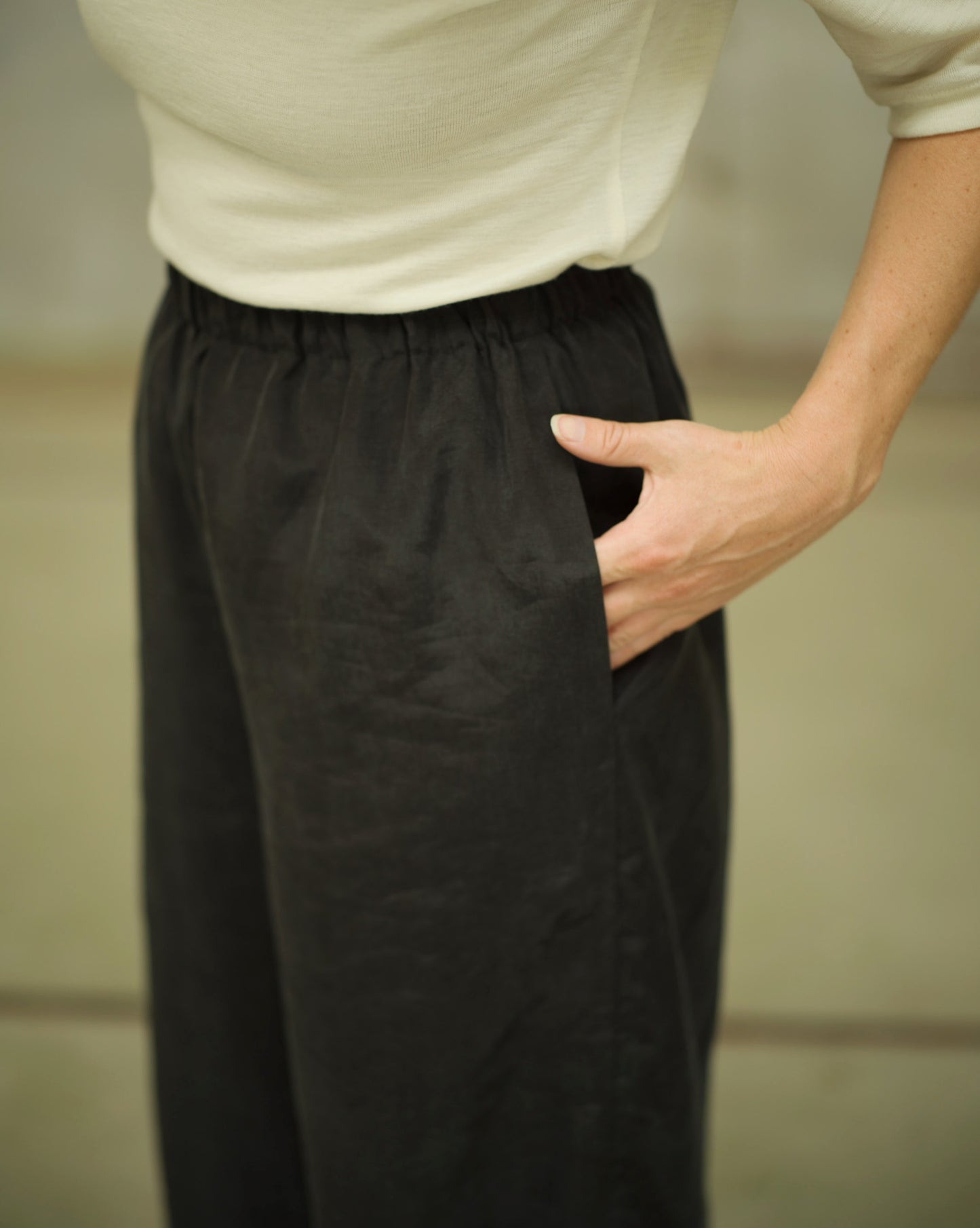 SILKY WIDE PANTS